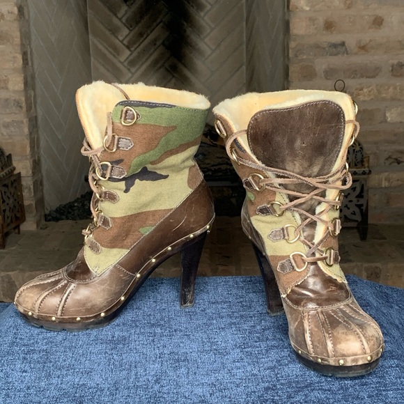 MICHAEL KORS CAMO DUCKBOOT HEELED BOOTIE - Picture 2 of 6